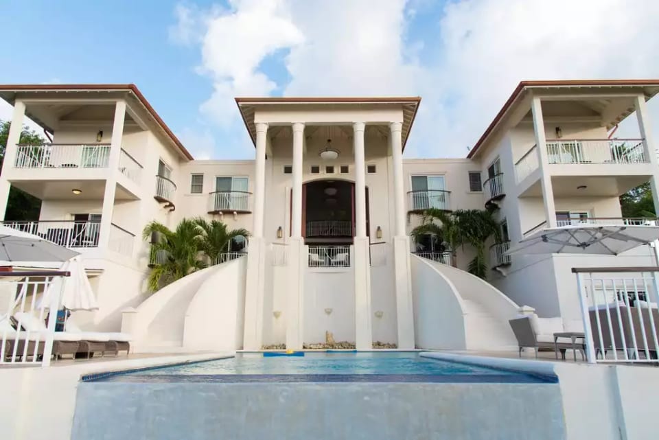 Villa Hall - Cap Estate
