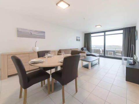 Seaview 4 with parking