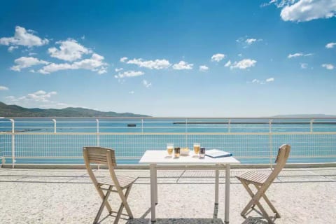 Your private lodge to enjoy the wideness of the horizon over the sea