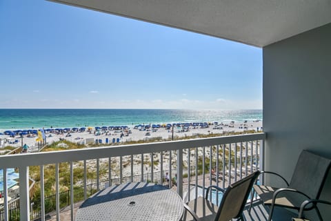 Pelican Beach 302