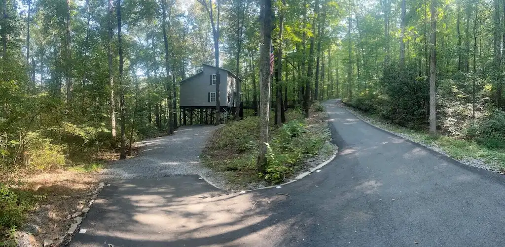 14 + acres | WiFi | Fire Pit | Double Hammock | Picnic Table | Dog Friendly - Peaceful Hideaway Treehouse - Fort Payne