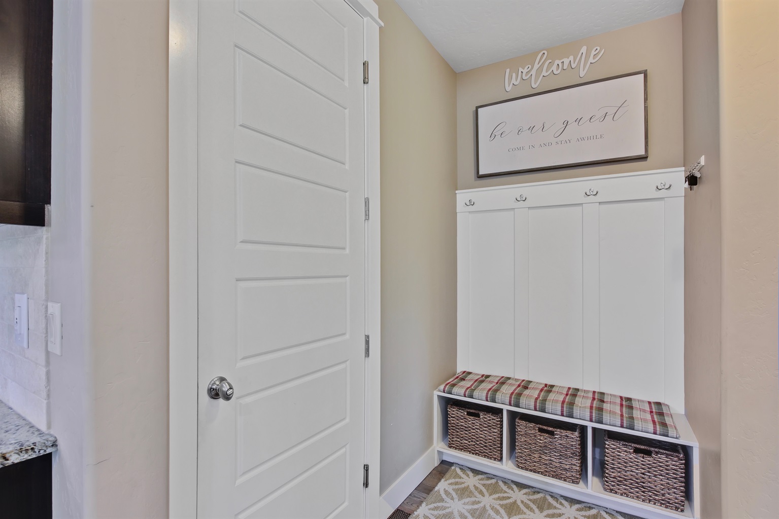 large-modern-5-bedroom-custom-home-centrally-located-in-meridian/