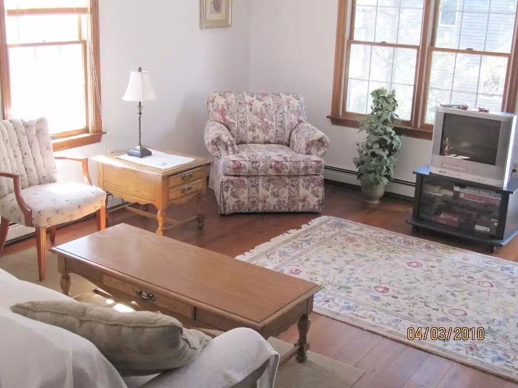 Up Stairs Loft - A 1/2 Mile Walk to the  Beach  - Wellfleet