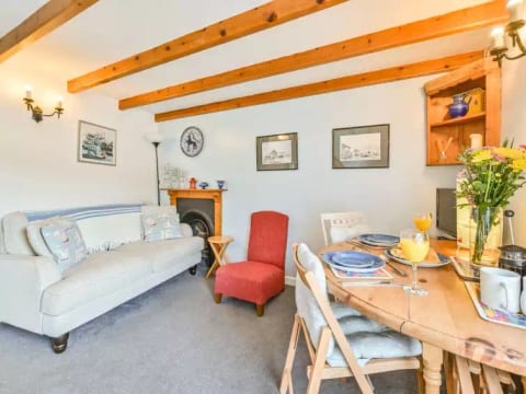 Dolphin Cottage