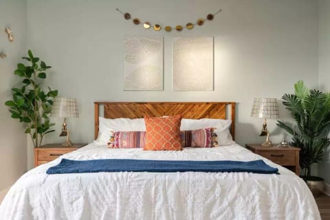New! Panorama! Beachfront 4/3 Sleeps 14! Epic View