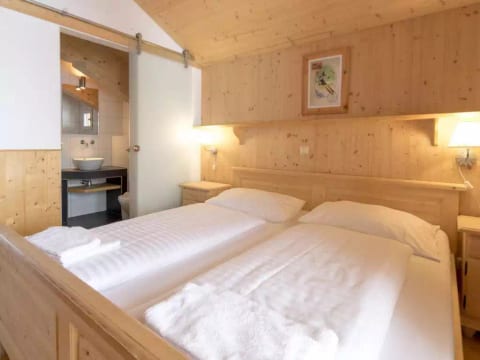 # 8 mit IR-Sauna&Sprudelwanne