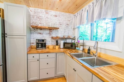 Fully stocked modern kitchen with all the comforts of home, including dual coffee pot/keurig + coffee grounds and k-cups!