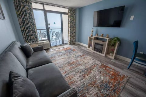 Direct Oceanfront, Remodeled, Beautifully Decorated