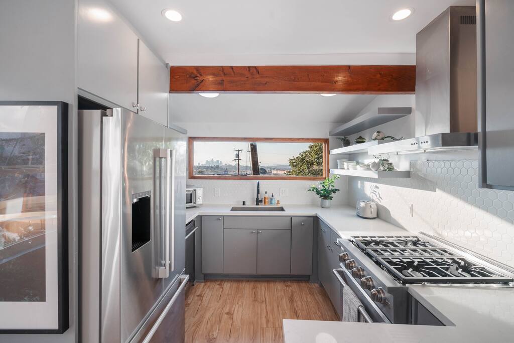 Hillside House with DTLA Views + Zen Cedar Tub - Los Angeles County