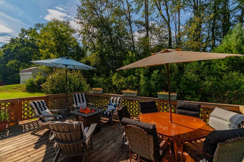 Enjoy relaxing around a fire in the evening on the large back porch.  Open the umbrellas and read your favorite book in the shade. The porch leads to an enclosed fenced lot so your pups can play by your side.