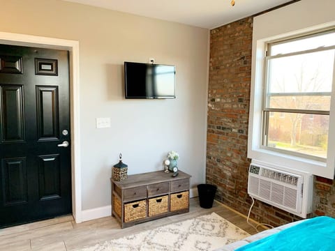Private 2nd Floor Studio, Historic South St. Louis