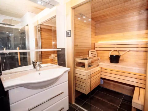 Superior mit Sauna & Außenbadewanne