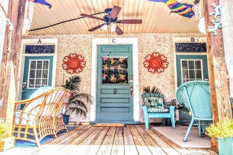 Left side is 2br 1ba vacay unit, Middle unit is long term tenant. Right side is 1br 1ba vacay unit. Nice seating area for the 1br & 2br unit.