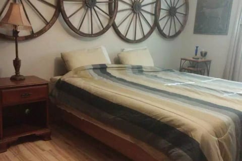 Constantino Farms: 2 Private Rooms & Private Bath