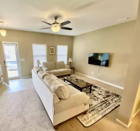 Quiet and Beautiful House in a WONDERFUL location!