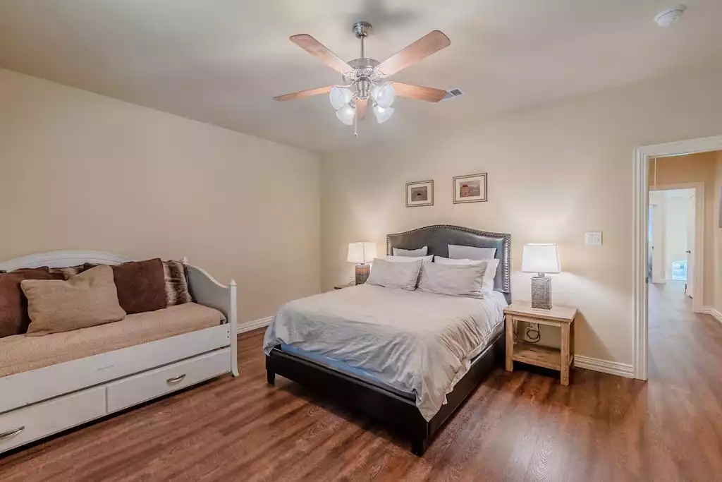 Bedroom 5 with 1 queen bed and 2 twin beds (upstairs) - Lake Lewisville Family Getaway - Hickory Creek