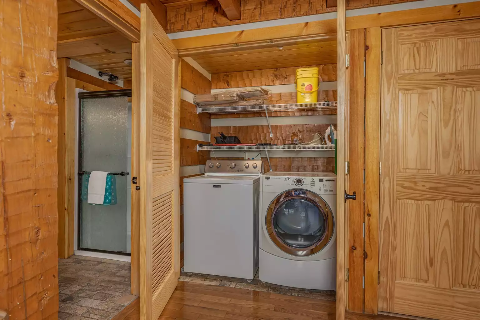 Main floor laundry (washer/dryer) Main floor laundry (washer/dryer) - Appalachian Escape Cabin - Sevierville