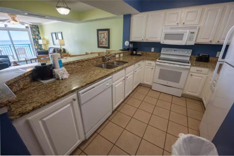 Kitchen with Full Sized Appliances