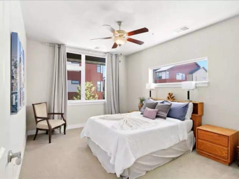 Queen primary bedroom