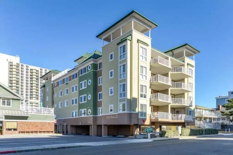 Fantastic Ocean Block Condo with Ro