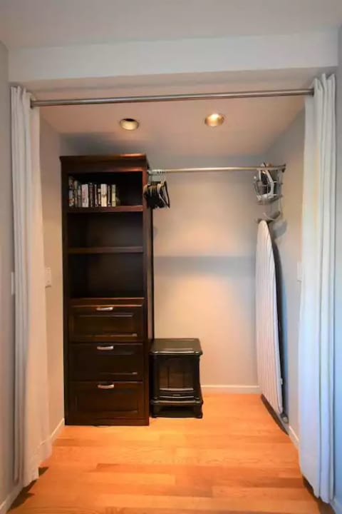 Cheerful Studio w/ View, Steps from Dolores Park
