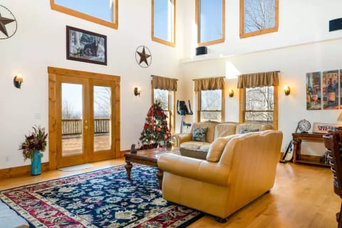 Relax and reconnect in the Great Room while enjoying the nature around you.