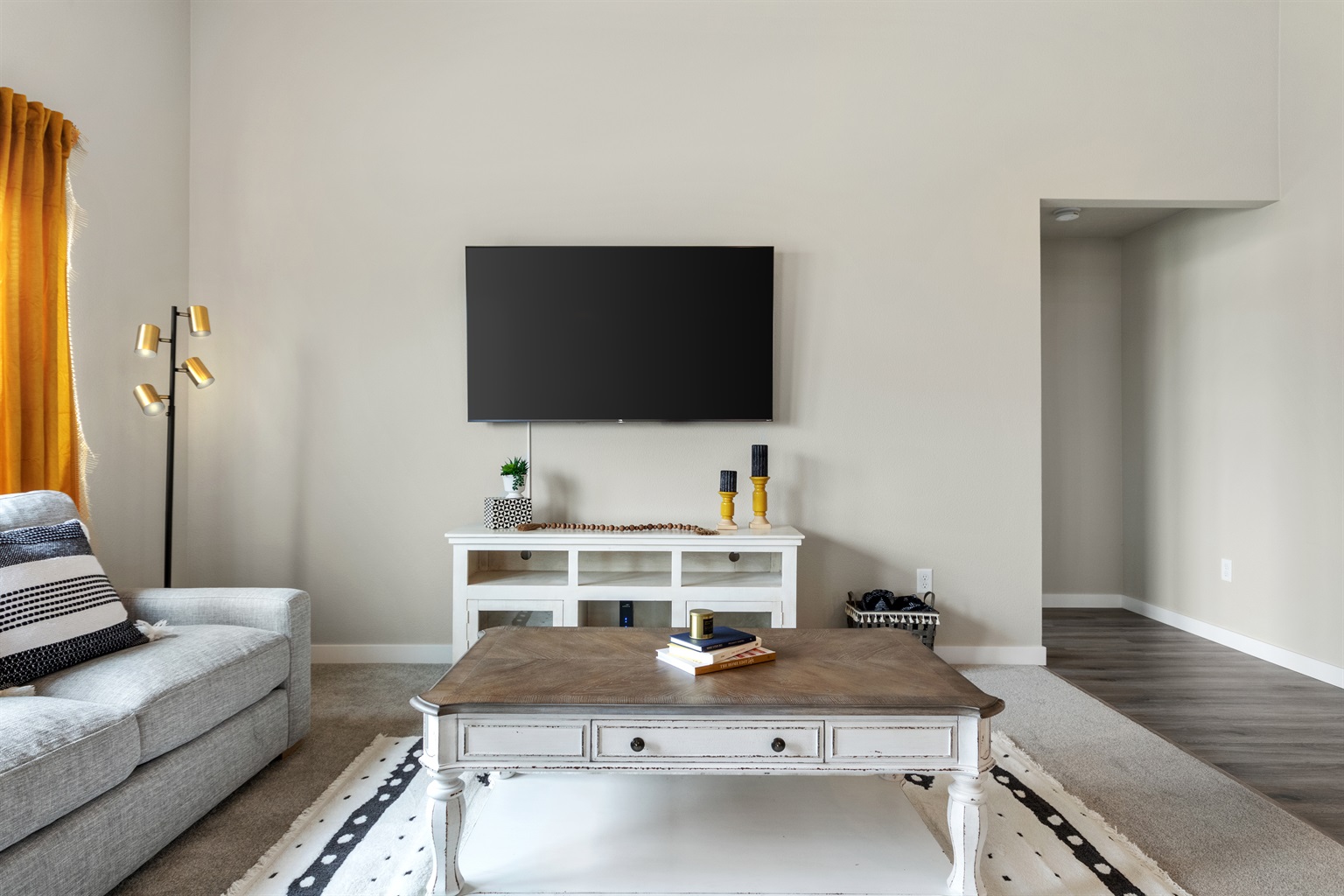 cool-and-calming-designer-home-in-nampa/