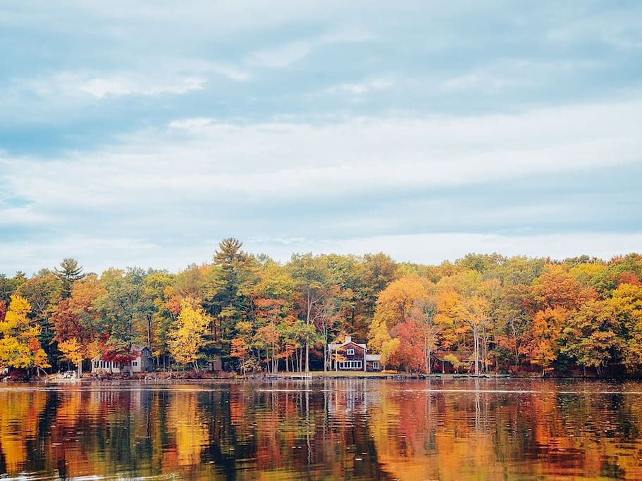 Fall in Love at Arrowhead Lake - Mt. Maplewood Chalet Arrowhead Lake Poconos  - Pocono Lake