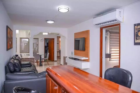 3 Bedroom All king beds hot tub bar dish washer 