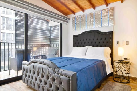 Penthouse One bedroom Balcony AC, and Hot Tub