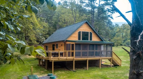 Cozy cabin on the Shenandoah River