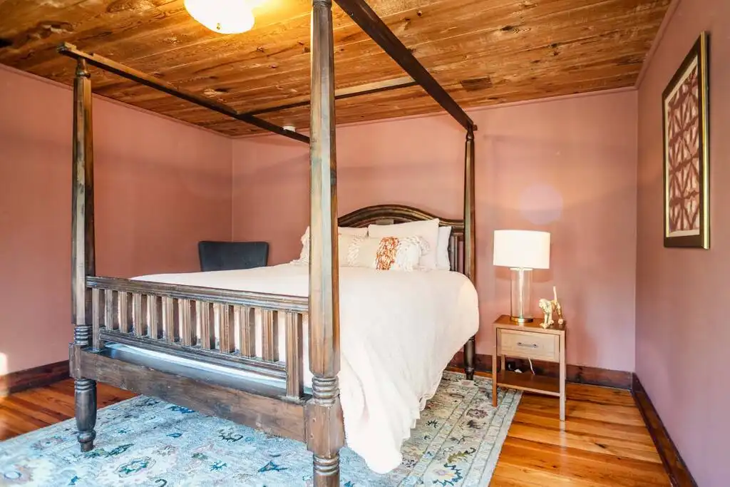Spacious Retreat Near Woodstock - Willow Spacious Retreat Near Woodstock - Willow