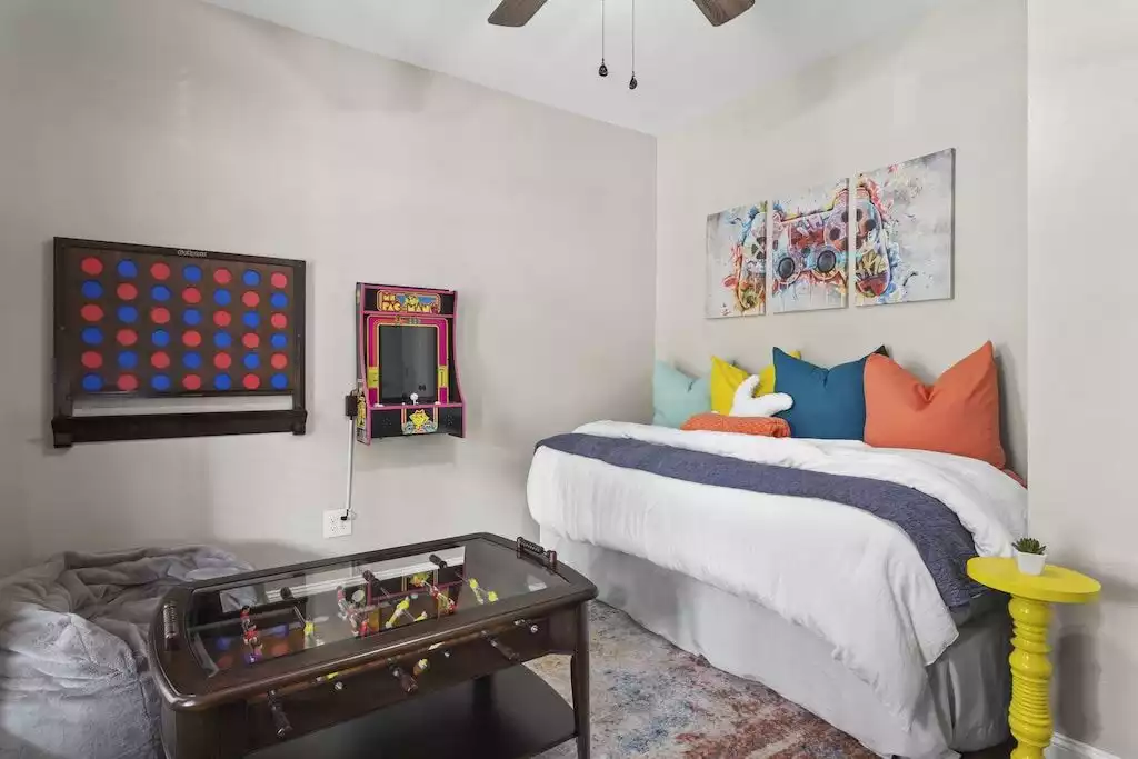Cozy game room with a twin bed and trundle pull out bed Cozy game room with a twin bed and trundle pull out bed - NEW Gulfport Cottage Near Beach! - Gulfport