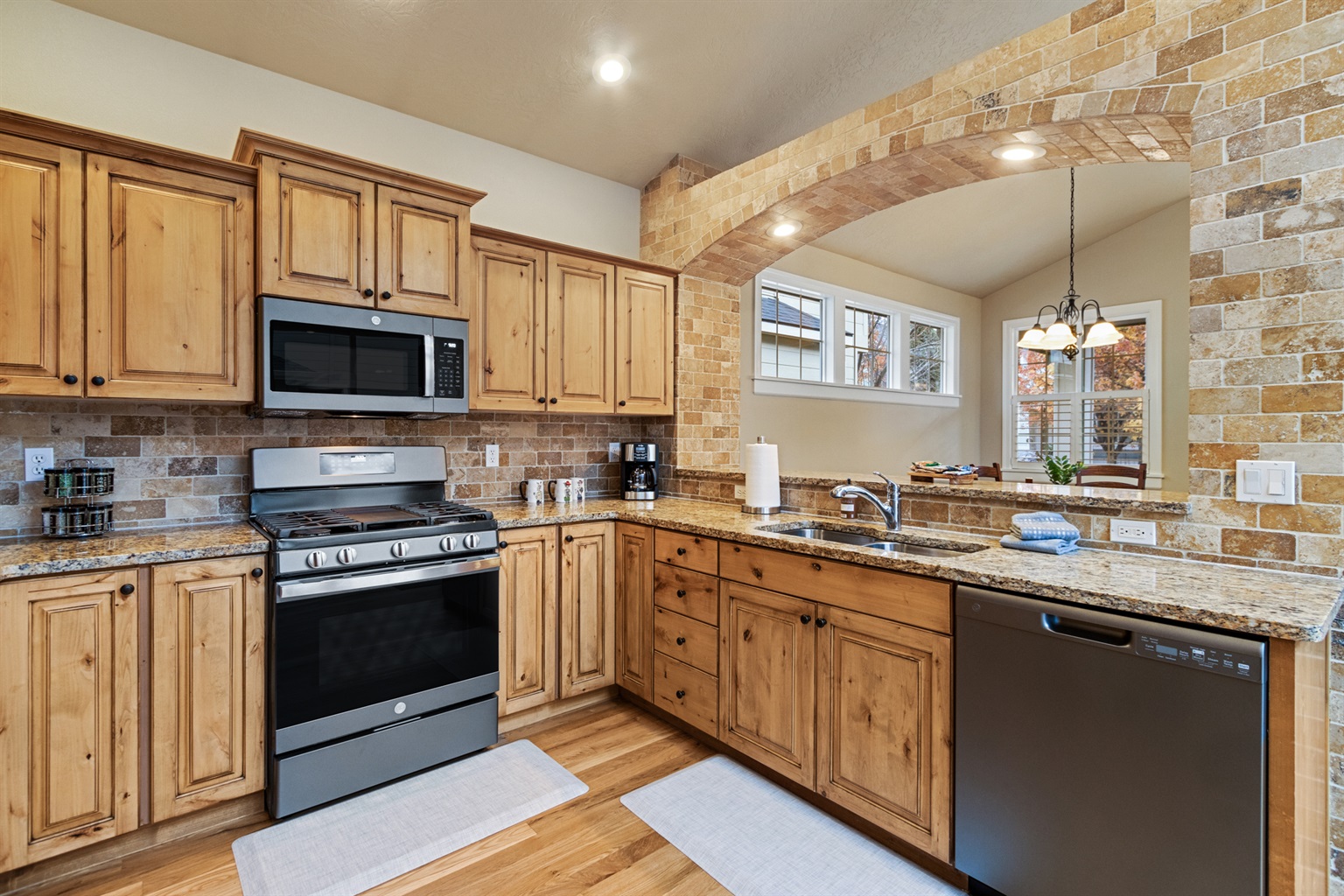 game-room-or-3br-or-outdoor-seating-bbq/