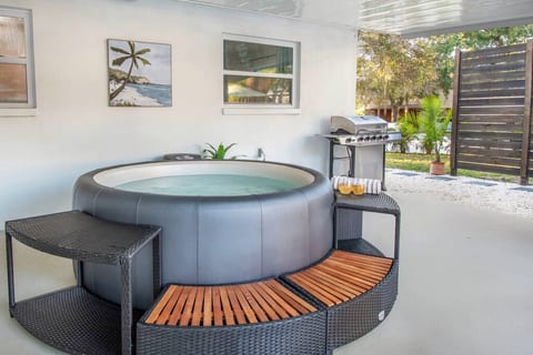 Hot tub with 8 hydrotherapy jets will soothe sore muscles & melt away stress. Ideal for 3-4 people.