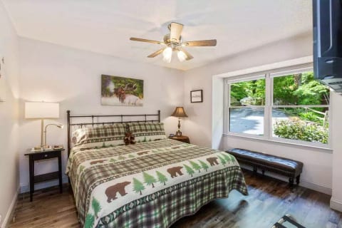 Cabin/Close to ski slopes/Pet Friendly/King Beds