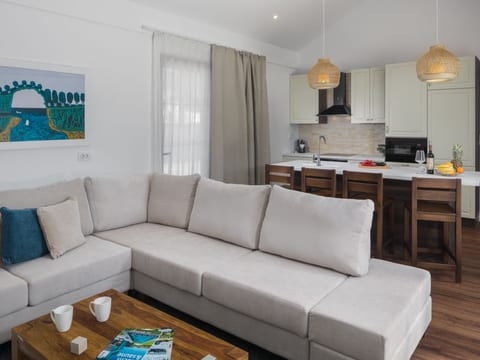 Luxury Bay Villa with private hot tub