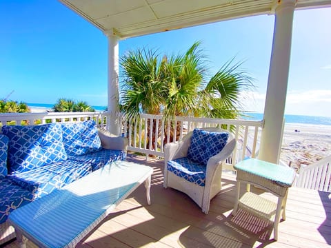 Oceanfront Serenity* Private Pool & Beach Walkway