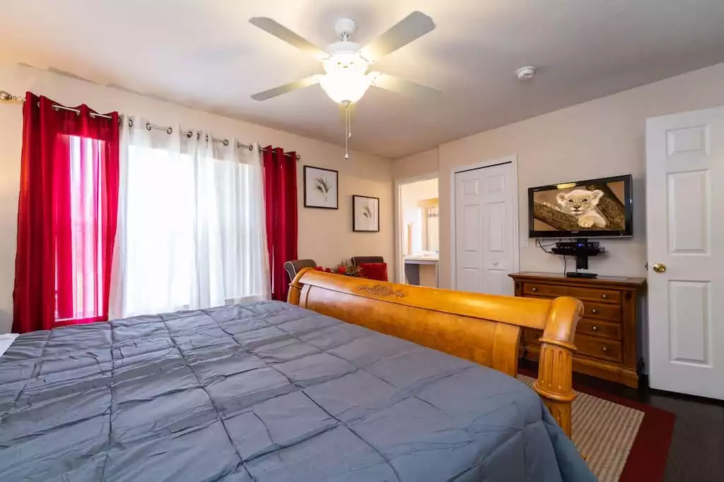 Master suite showing TV Master suite showing TV - Regal palms home, gated community ,pool (712CAL) - Davenport