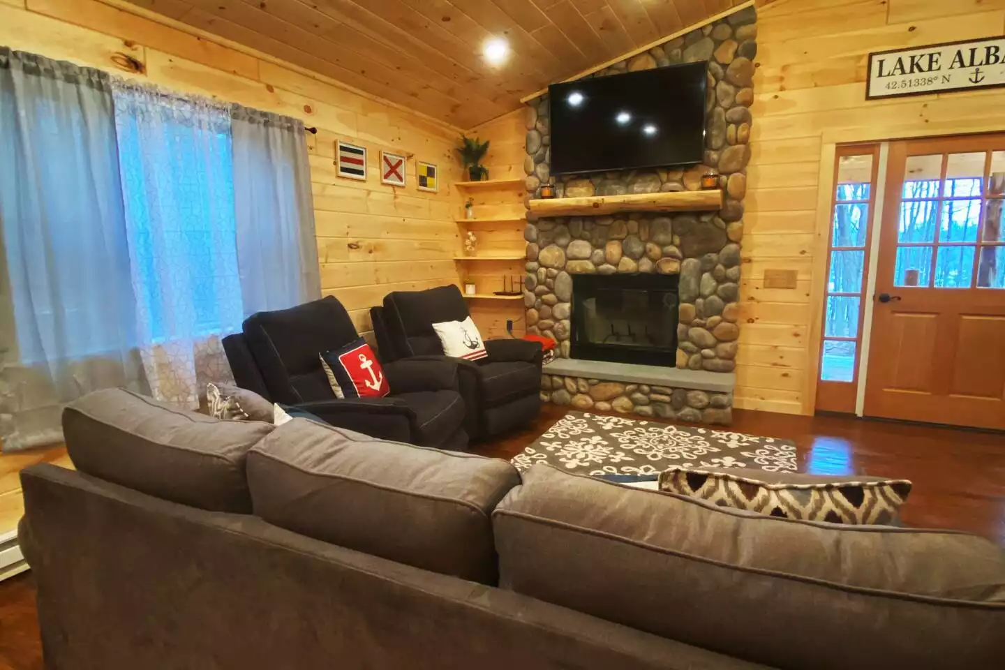 Pines Luxury Log Cabin Lakefront w/ Kayaks & Hot Tub - Otego Pines Luxury Log Cabin Lakefront w/ Kayaks & Hot Tub - Otego