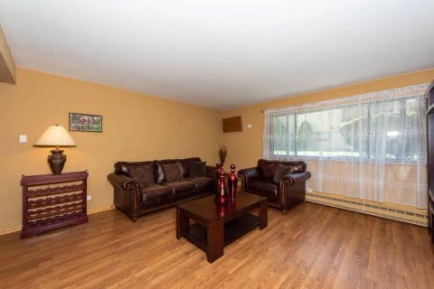 Luxurious Condo in Top Rated Neighborhood