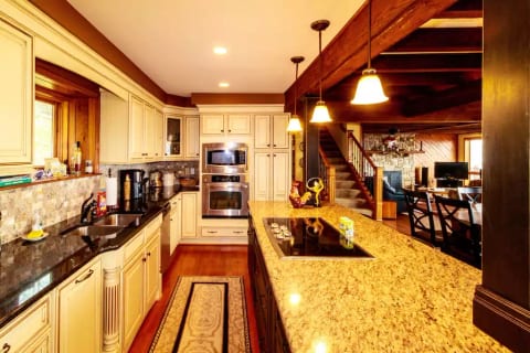 Summit Ridge 7 BR mountain home with 4 season view