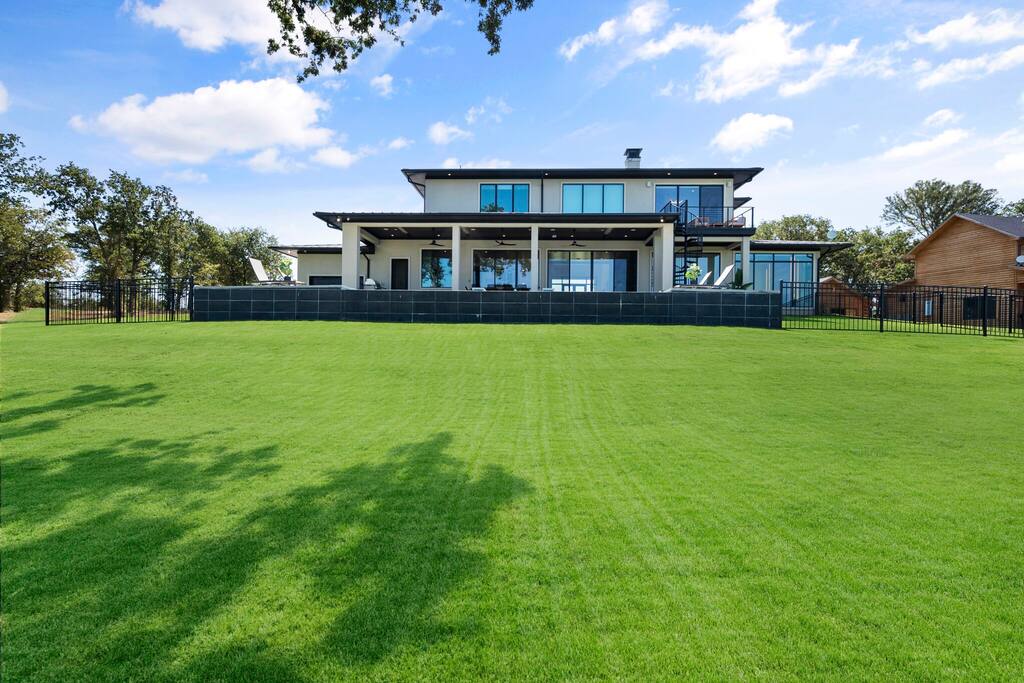 Lakefront Estate -heated spa - chef avail - Streetman Lakefront Estate -heated spa - chef avail - Streetman