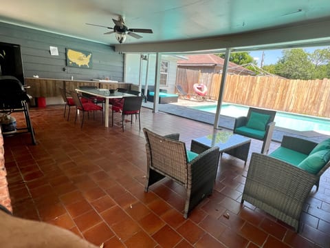 7/4 POOL, PATIO, BBQ, !PETS!, GUESTHOUSE