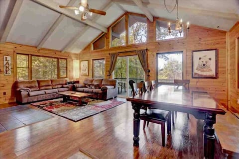 Bear Hugs Chalet
Sleeps 12
4 Bedrooms
2 Full Bathrooms
Hot Tub
Deck
Fire pit
Fully Stocked Kitchen
Large Dining Table
Ask about Discounts for First Responders! Bear Hugs Chalet at Lake Harmony Vacation Rentals!