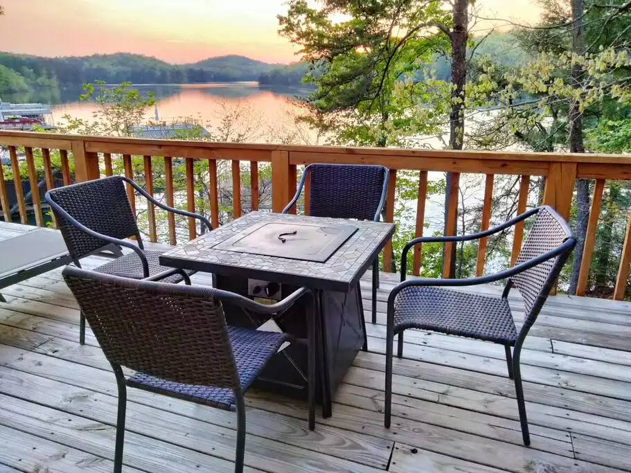 Gas firepit with lake view - Blue Ridge Lake Watersedge - Blue Ridge