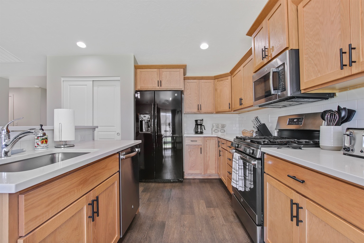 modern-sage-farmhouse-private-3-bedroom-home-amazing-location/