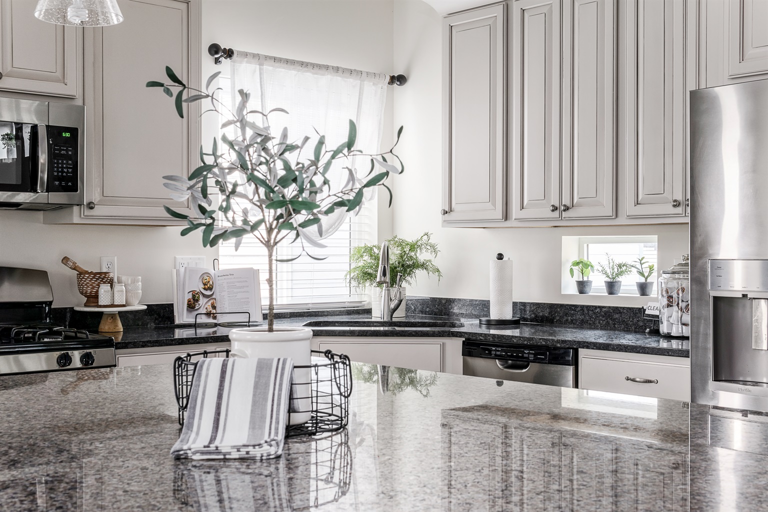 beautiful-4-bedroom-private-home-with-easy-access-to-provo-and-slc/