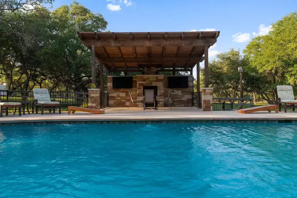 Poolside cabana with TV's and surround sound. Poolside cabana with TV's and surround sound. - Main House at Whispering Oaks Estate - Dripping Springs