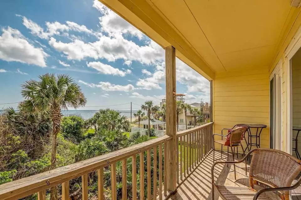 Condominio frente a la playa de 2 habitaciones y 1 baño en New Smyrna Beach, FL - New Smyrna Beach